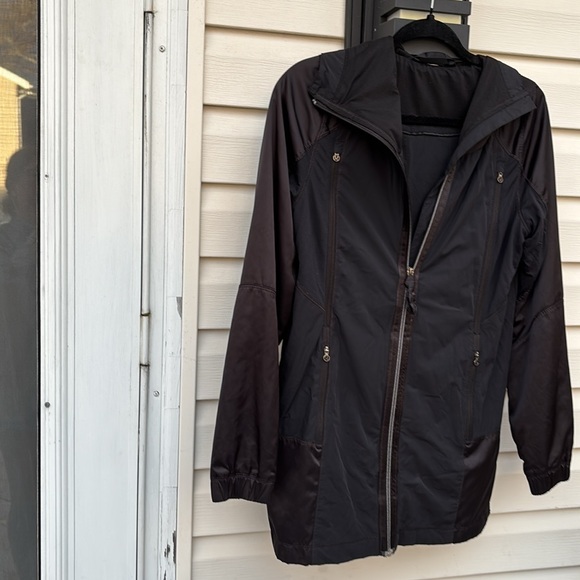 LULULEMON LADIES BLACK JACKET-4 - Picture 2 of 11